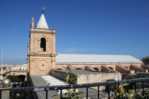 Torre co-catedral San Juan de Valletta desde terraza del albergue